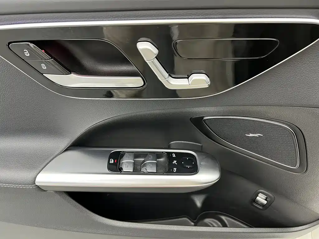 Mercedes-Benz C-Class 2025