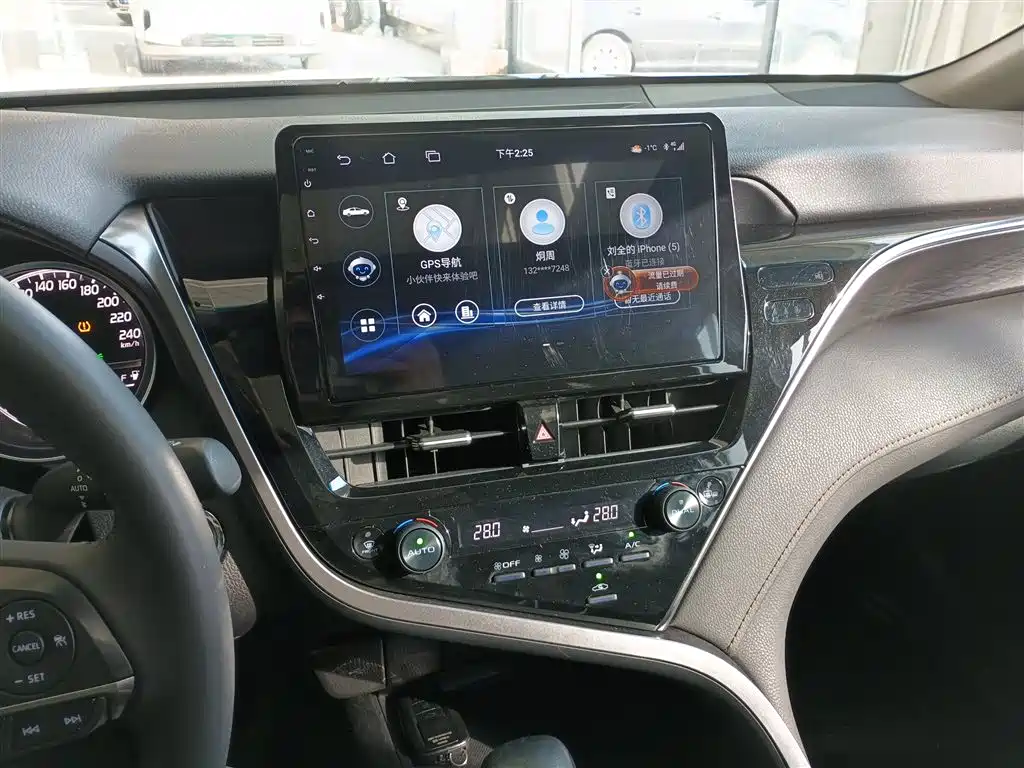 Toyota Camry 2022 — фото 13
