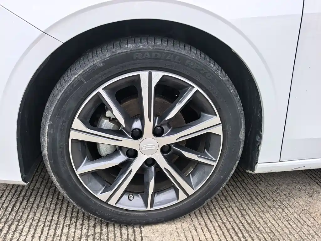 Geely Emgrand 2023