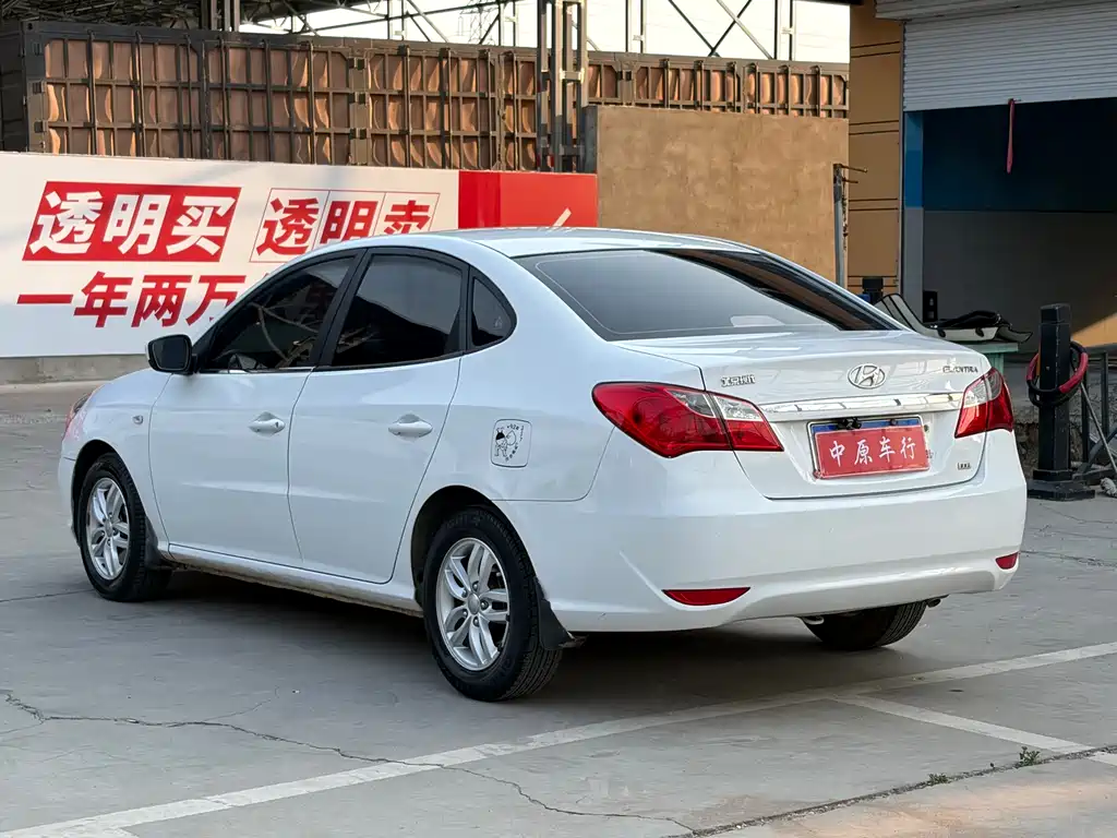 Hyundai Elantra 2014 — фото 18