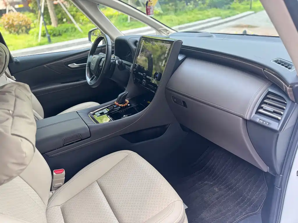 Toyota Vellfire 2023 — фото 8