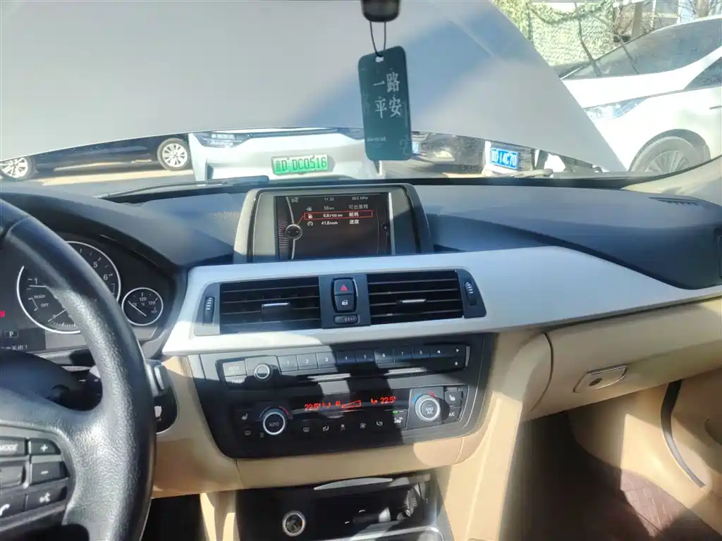 BMW 3 Series 2015 — фото 10