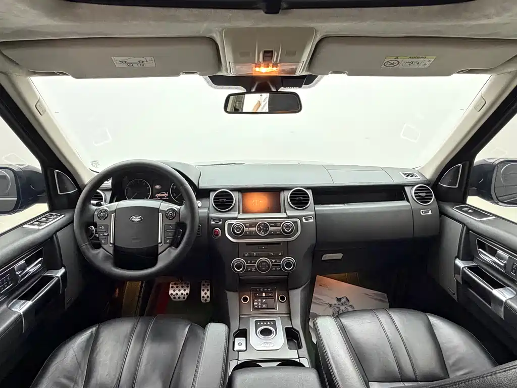 Land Rover Discovery 2015 — фото 8