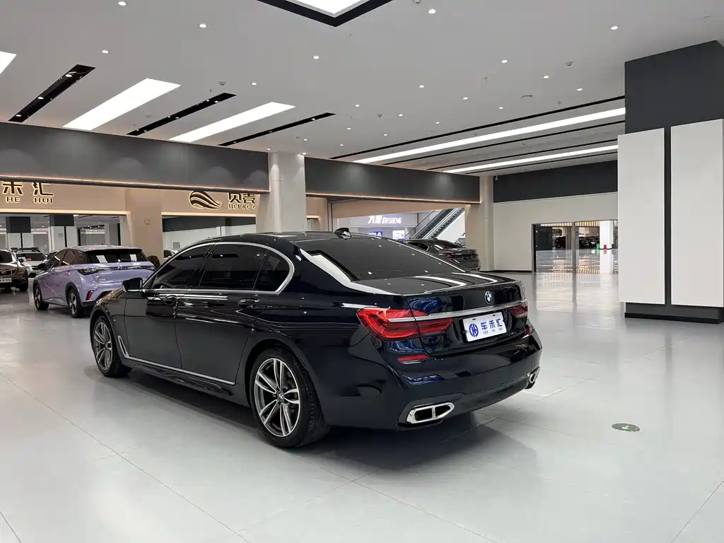 BMW 7 Series 2018 — фото 15