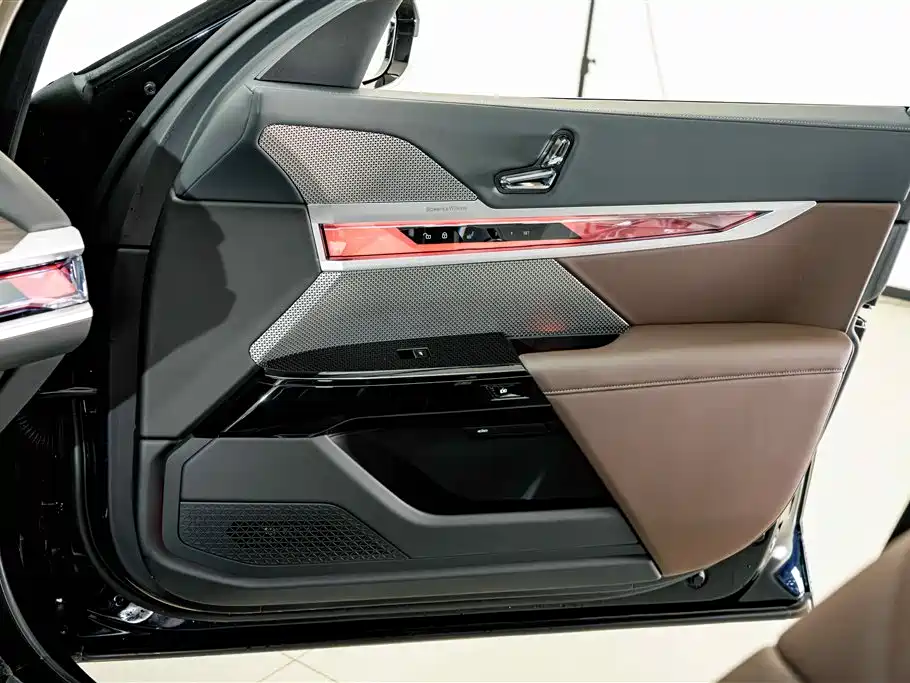 BMW 7 Series 2025 — фото 17