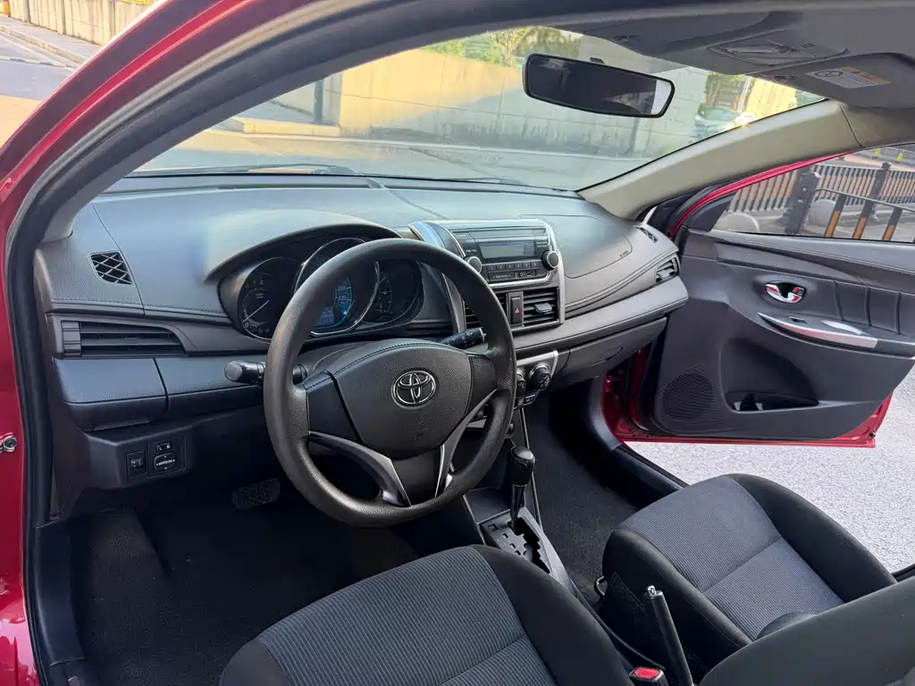Toyota Yaris L 2016 — фото 9