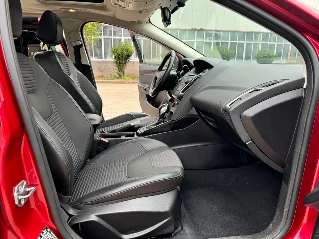 Ford Focus 2015 — фото 10