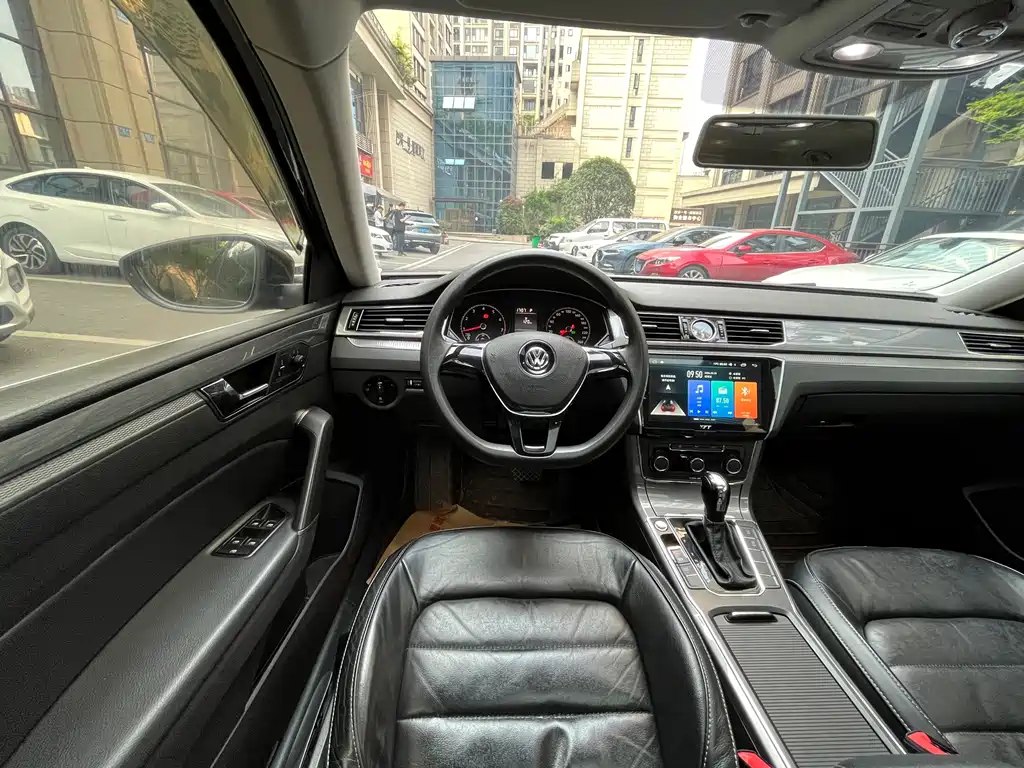 Volkswagen Passat 2018 — фото 10