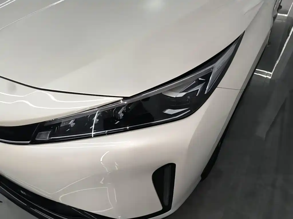 Roewe D5X DMH 2025 — фото 24