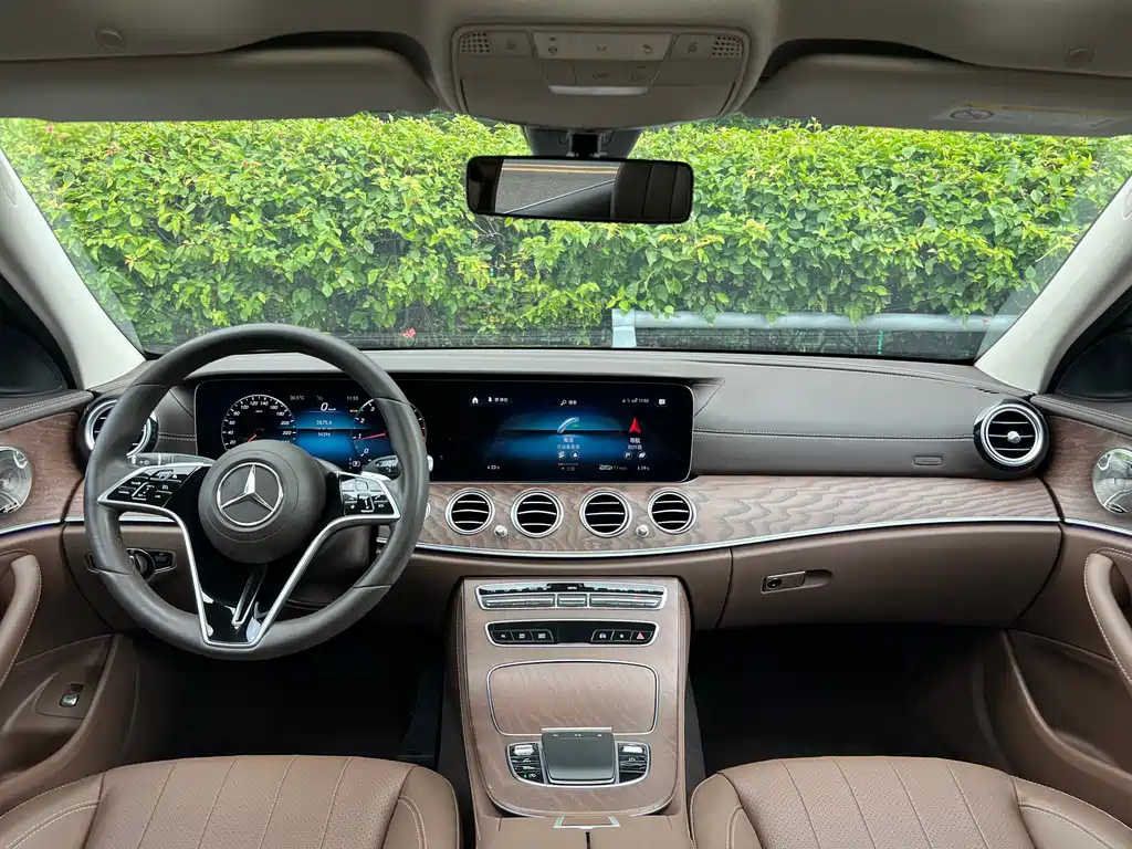 Mercedes-Benz E-Class 2023 — фото 8