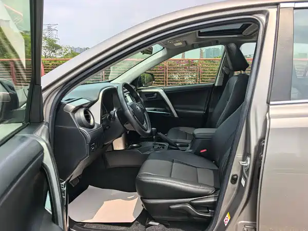 Toyota RAV4 2015