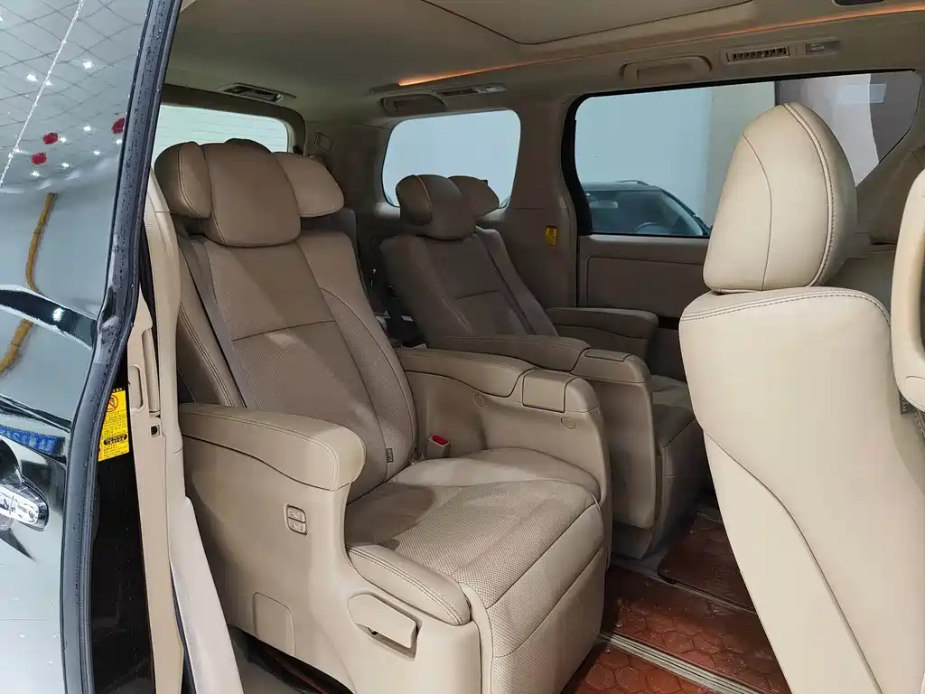 Toyota Alphard 2011 — фото 12