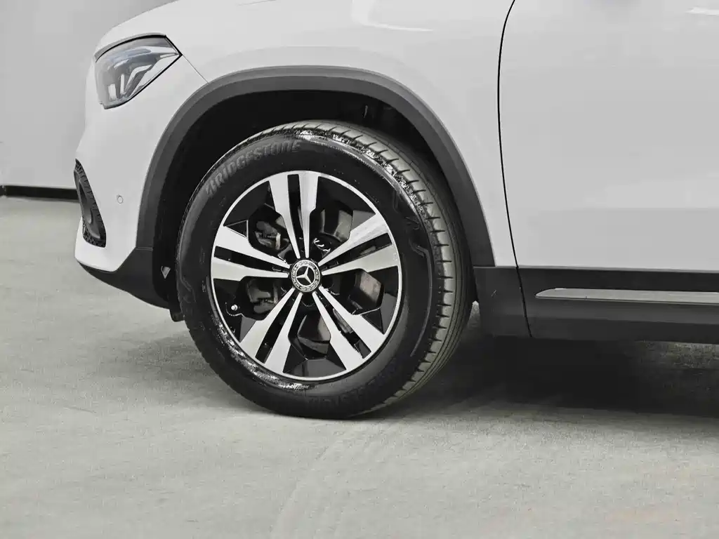 Mercedes-Benz GLA 2023 — фото 4
