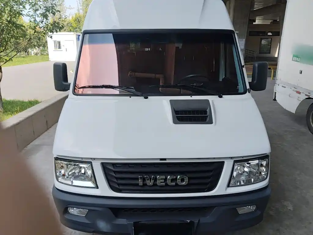 Iveco Proud 2023 — фото 3
