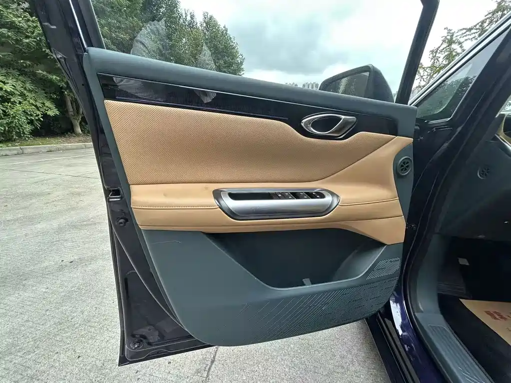 GAC Trumpchi E8 PHEV 2023 — фото 10