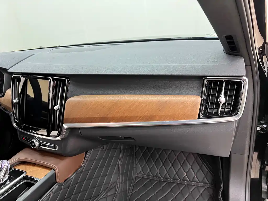 Volvo S90 2024 — фото 33