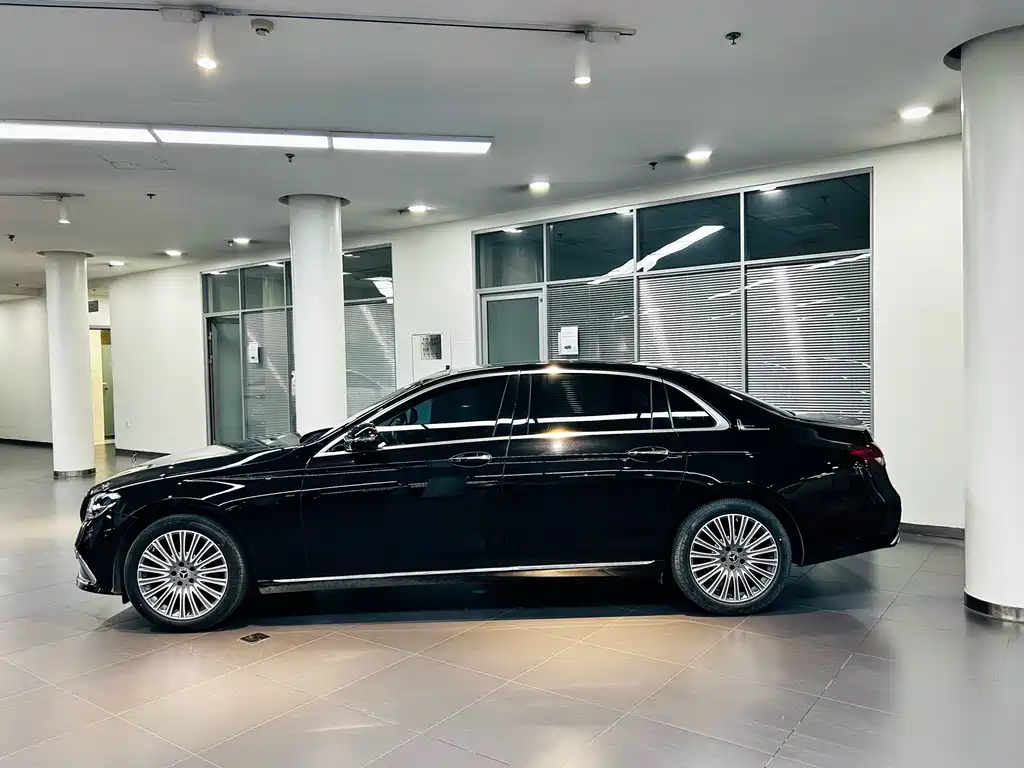 Mercedes-Benz E-Class 2023 — фото 8