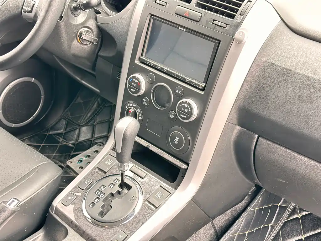 Suzuki Grand Vitara 2016 — фото 16
