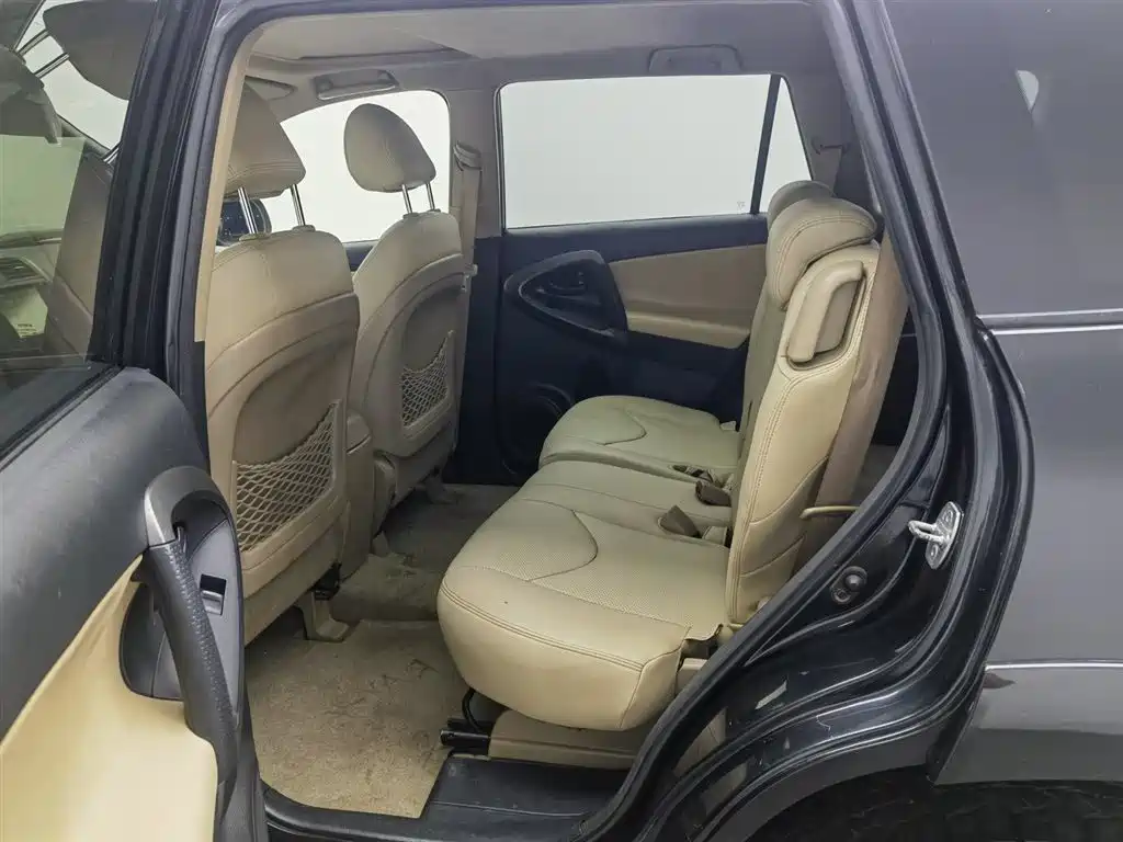 Toyota RAV4 2013 — фото 15