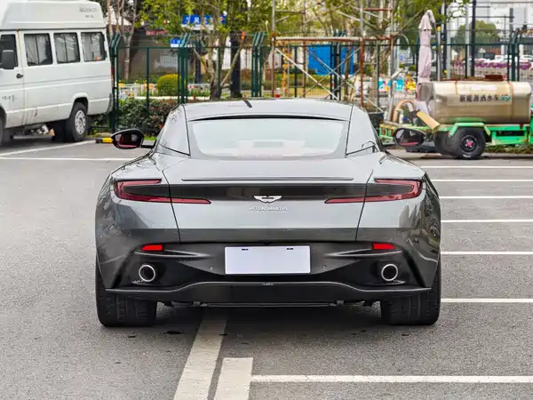Aston Martin DB11 2018