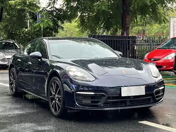 Porsche Panamera 2023