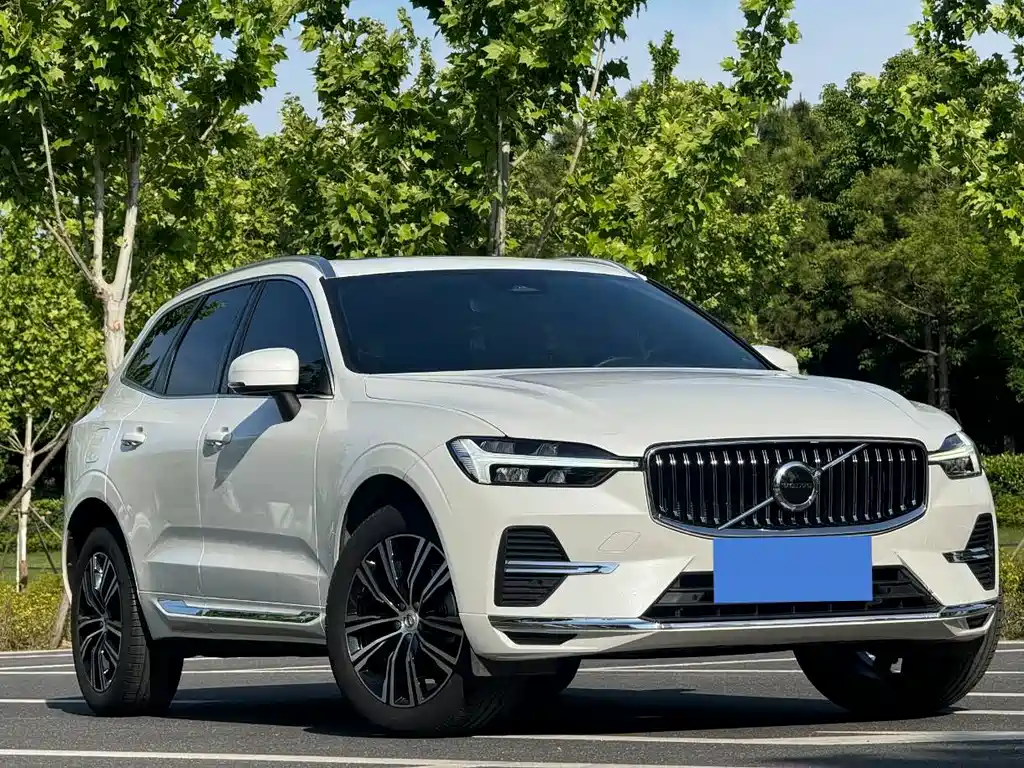 Volvo XC60 2022 — фото 3