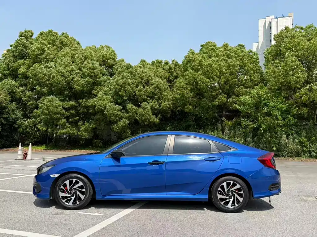 Honda Civic 2018 — фото 7