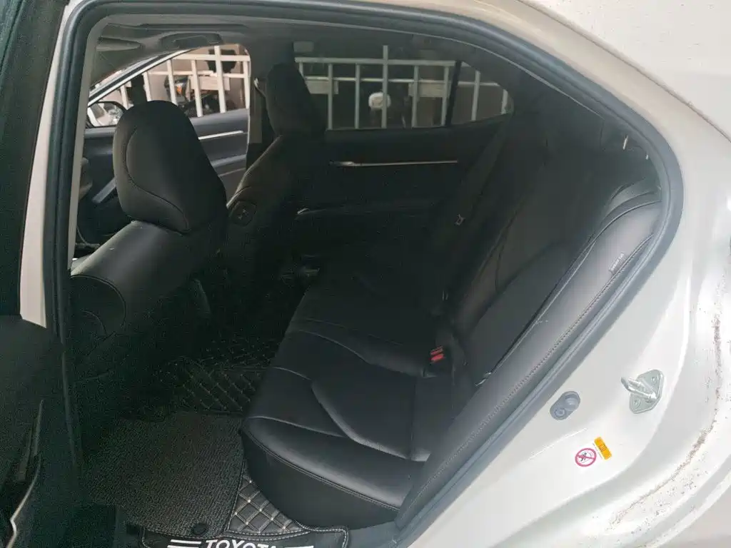 Toyota Camry 2018 — фото 13