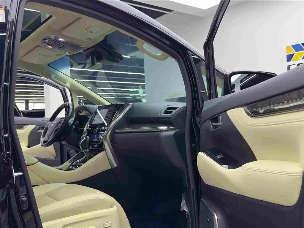 Toyota Vellfire 2022 — фото 10