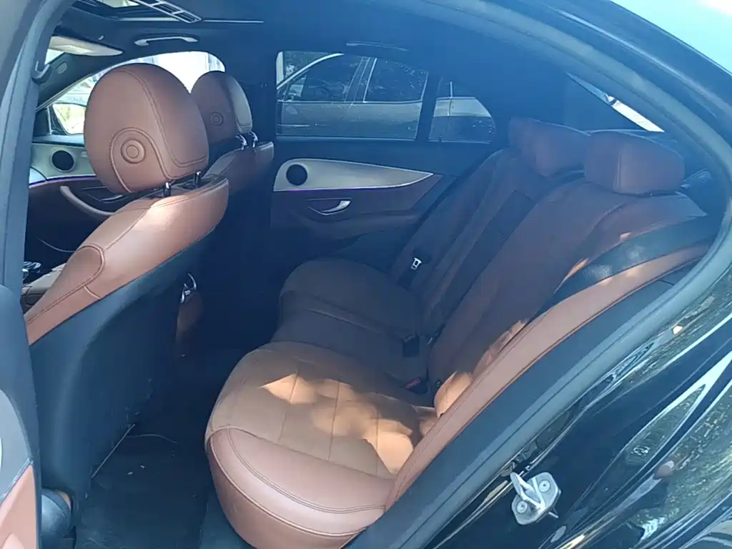 Mercedes-Benz E-Class 2017 — фото 17