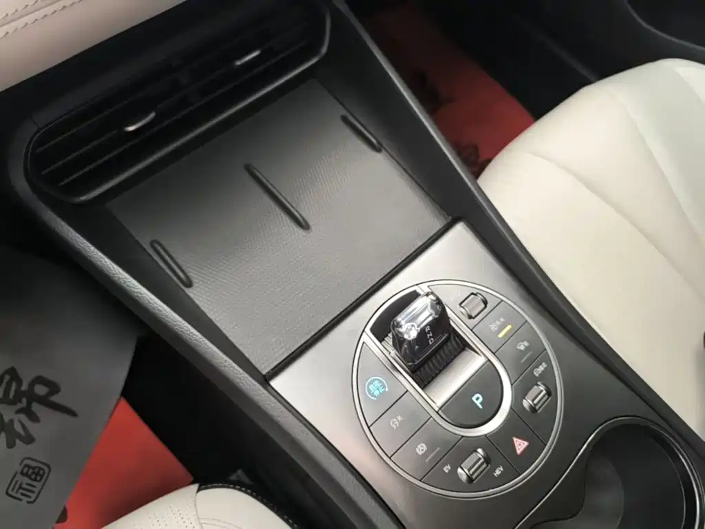 BYD Seal 05 DM-i 2025 — фото 14