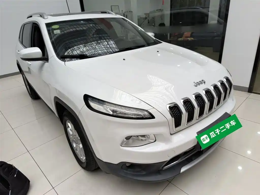 Jeep Cherokee 2019 — фото 20