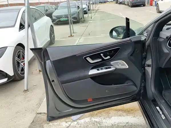 Mercedes-Benz EQE AMG 2025