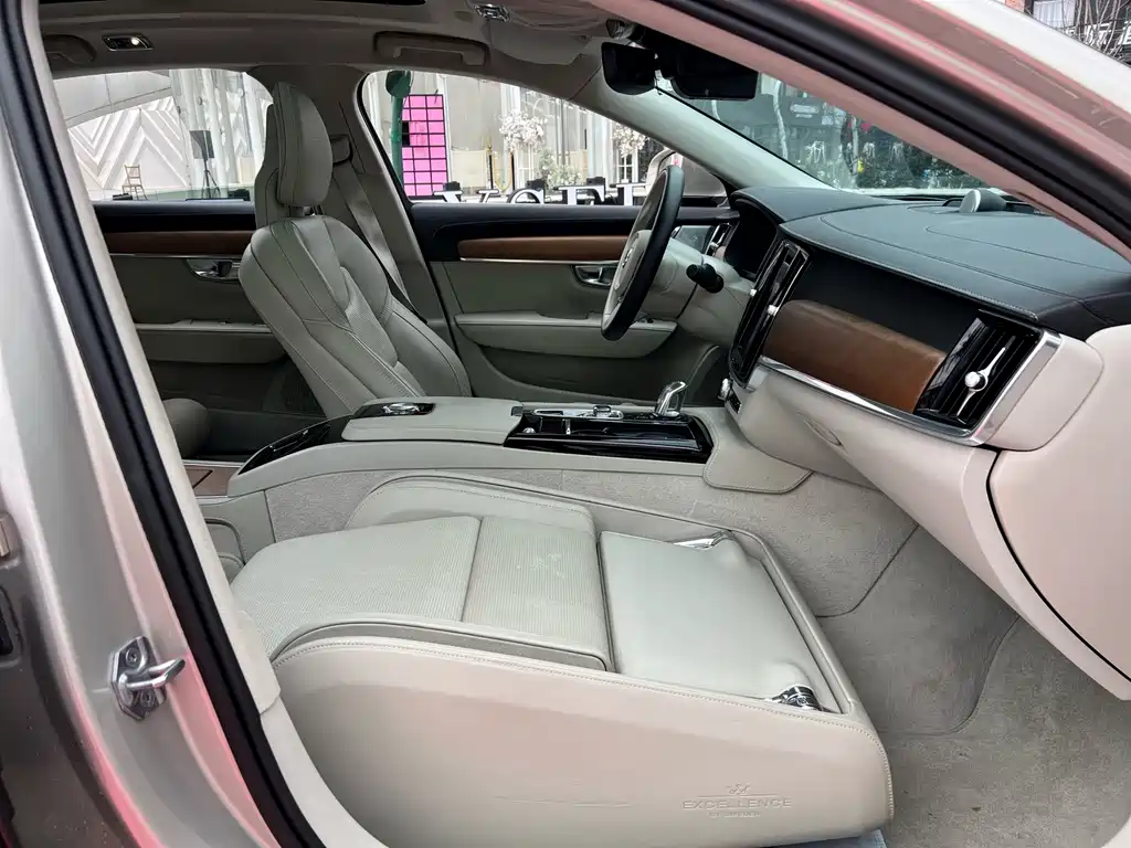 Volvo S90 Plug-In Hybrid 2019 — фото 11