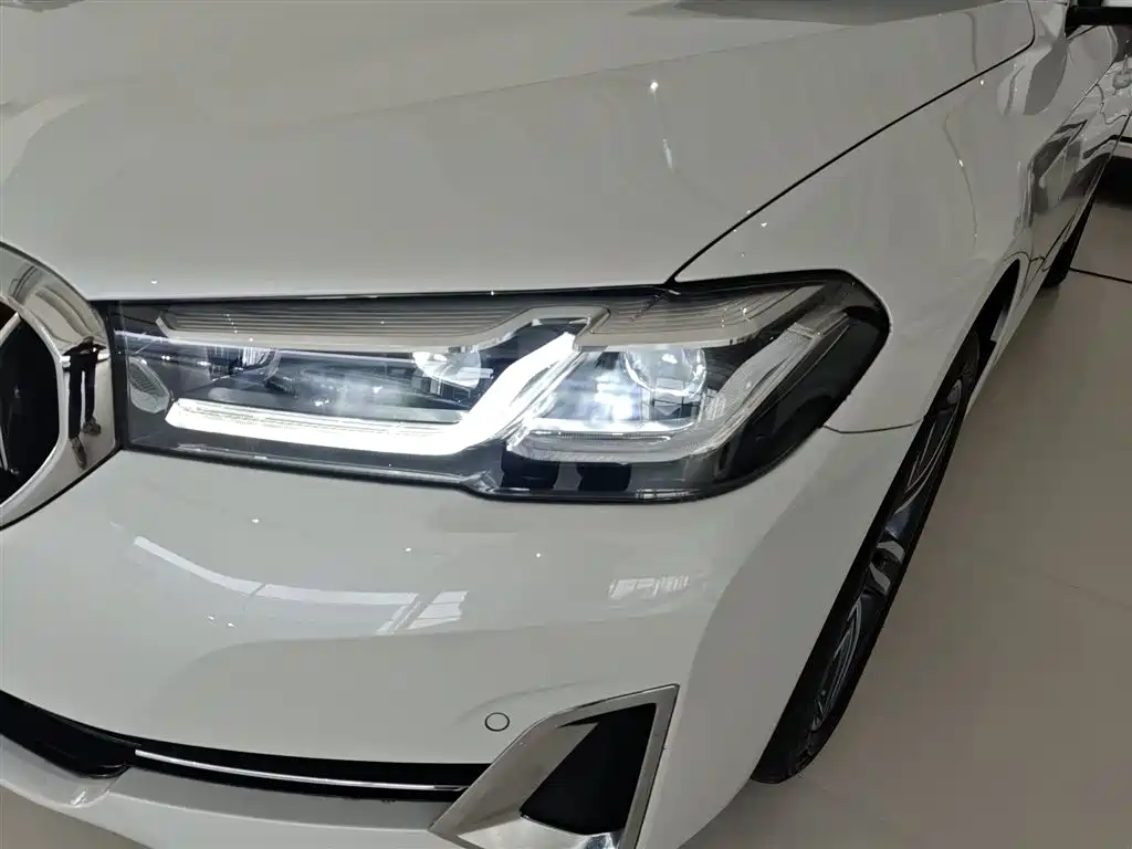 BMW 5 Series 2023 — фото 15