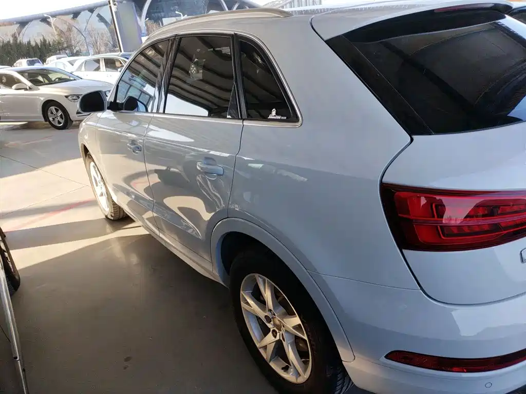 Audi Q3 2019 — фото 21