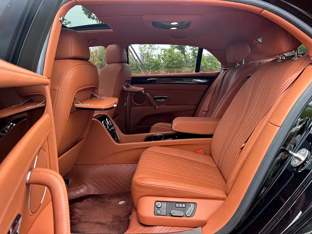Bentley Flying Spur 2019 — фото 16