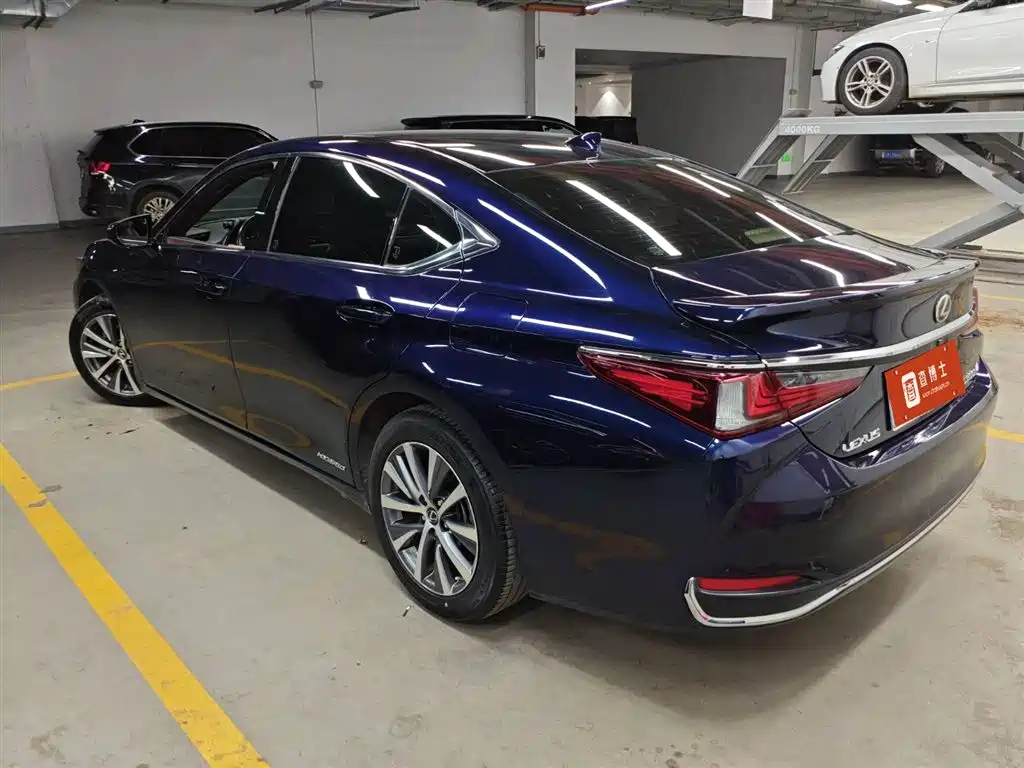 Lexus ES 2019 — фото 12