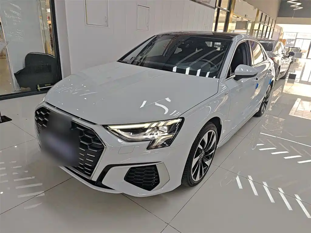 Audi A3 2024 — фото 1