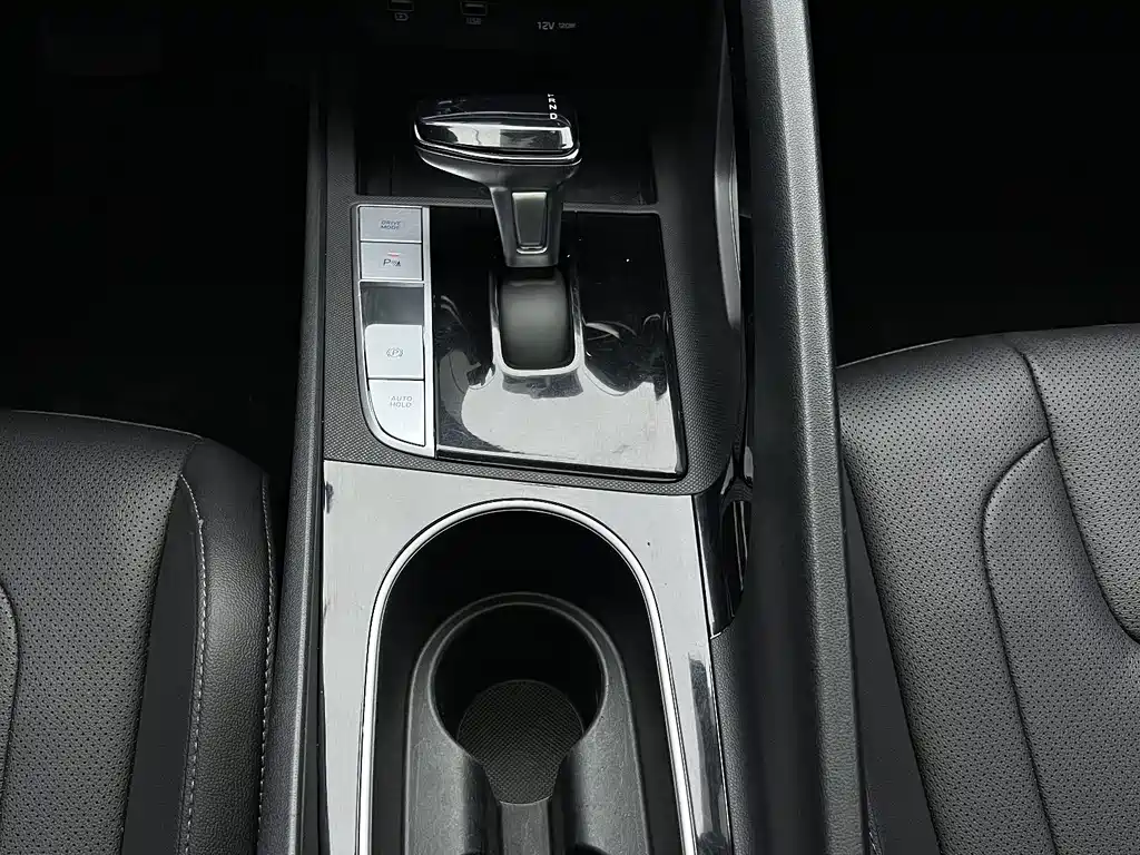 Hyundai Elantra 2022 — фото 11