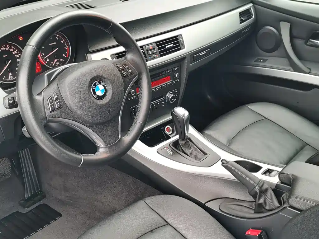 BMW 3 Series 2011 — фото 14