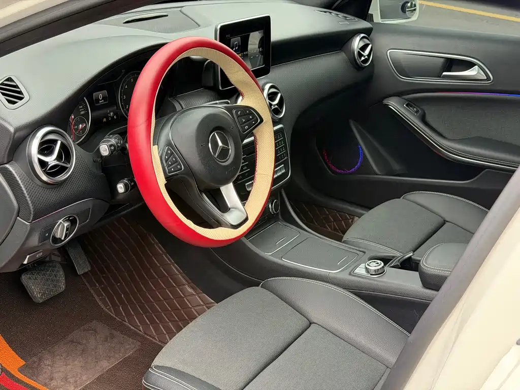 Mercedes-Benz A-Class 2016 — фото 17