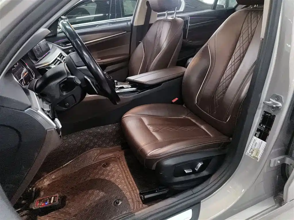 BMW 5 Series 2018 — фото 14
