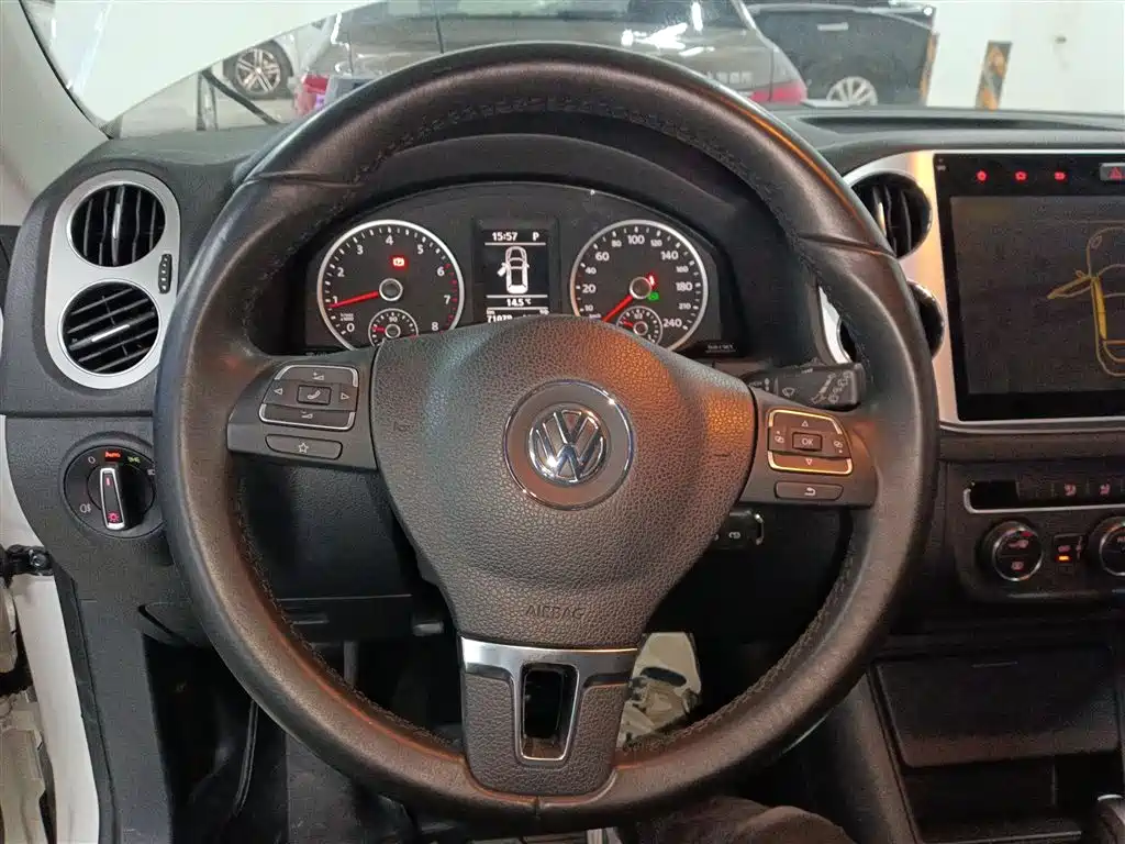Volkswagen Tiguan 2016 — фото 11