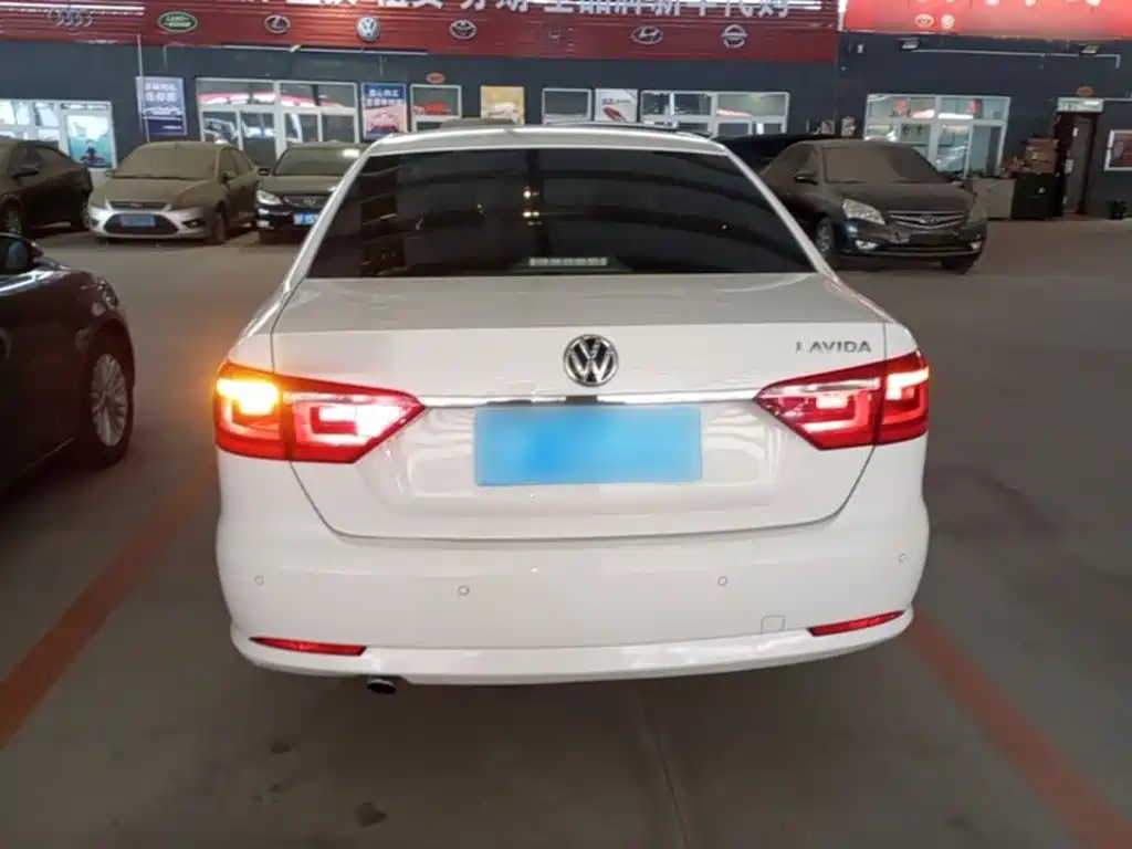 Volkswagen Lavida 2015