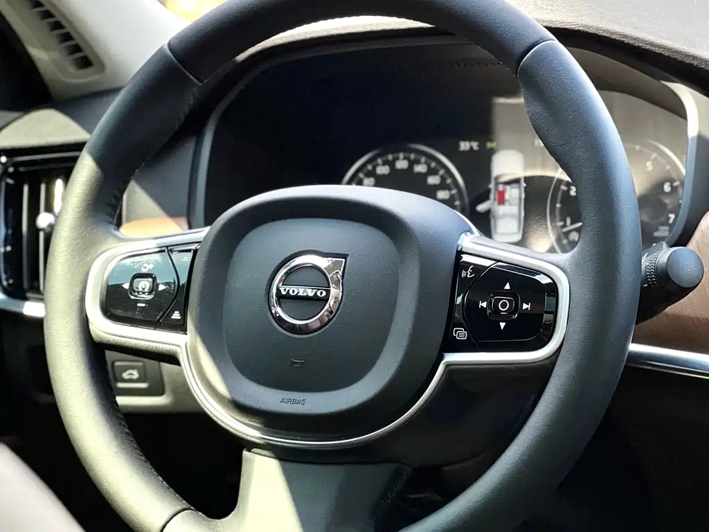 Volvo S90 2018 — фото 11
