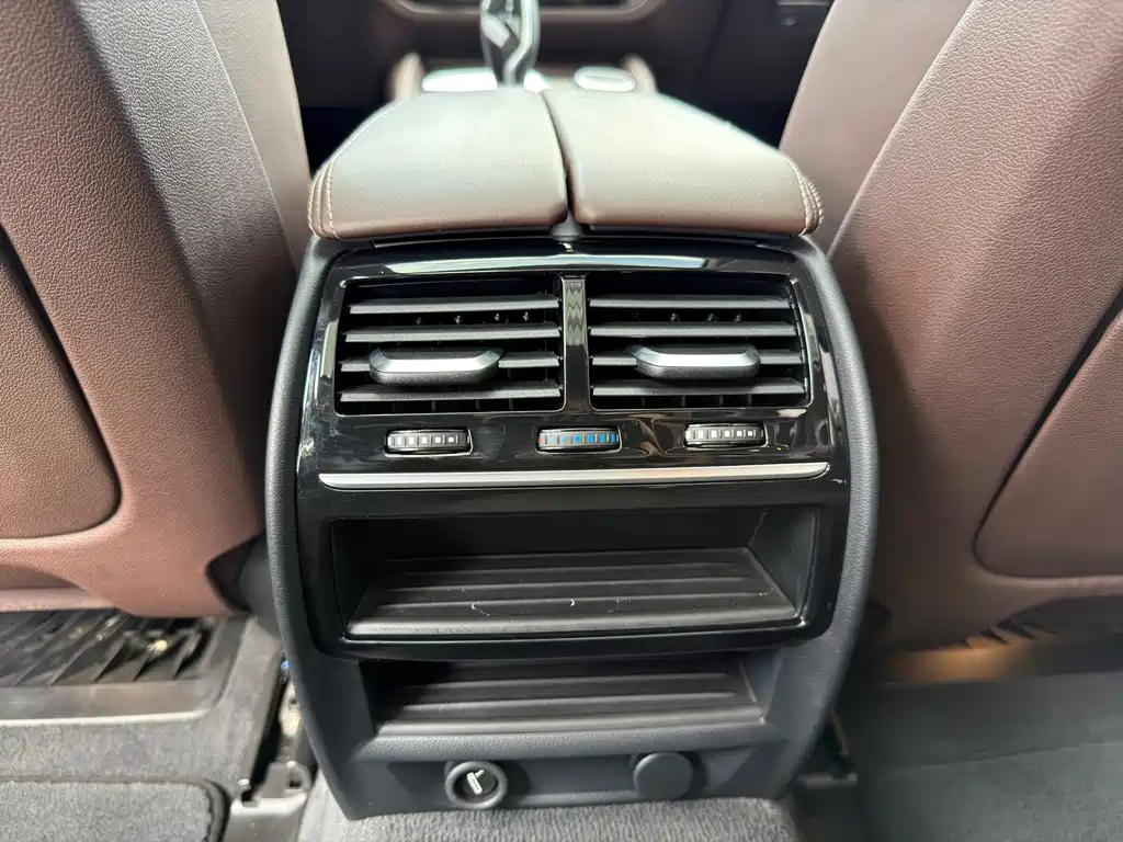 BMW 5 Series 2017 — фото 26