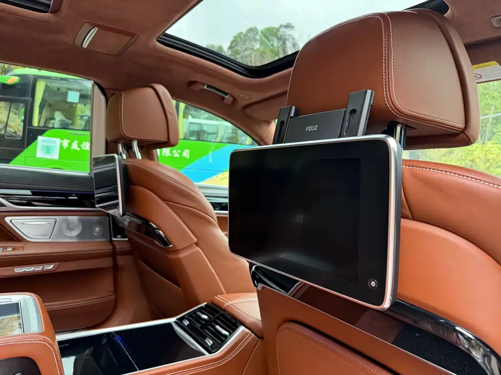 BMW 7 Series 2018 — фото 17