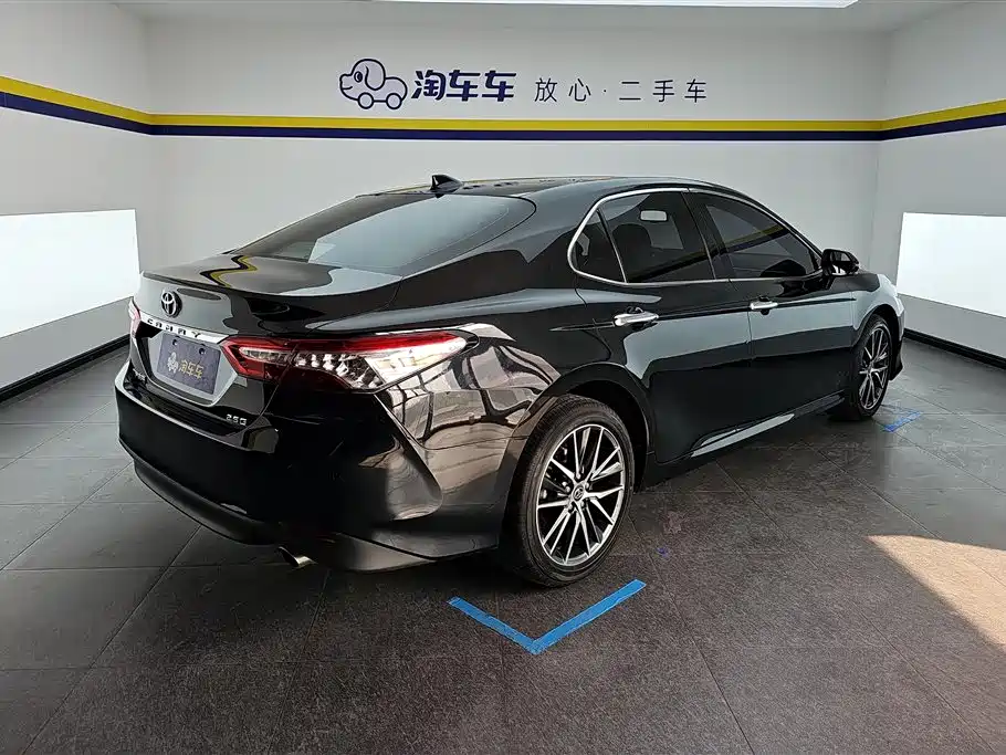Toyota Camry 2022 — фото 3