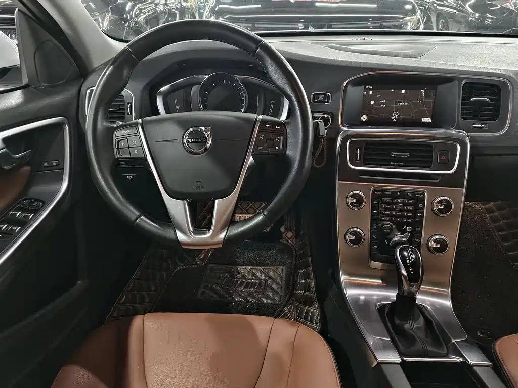 Volvo S60 2018 — фото 18